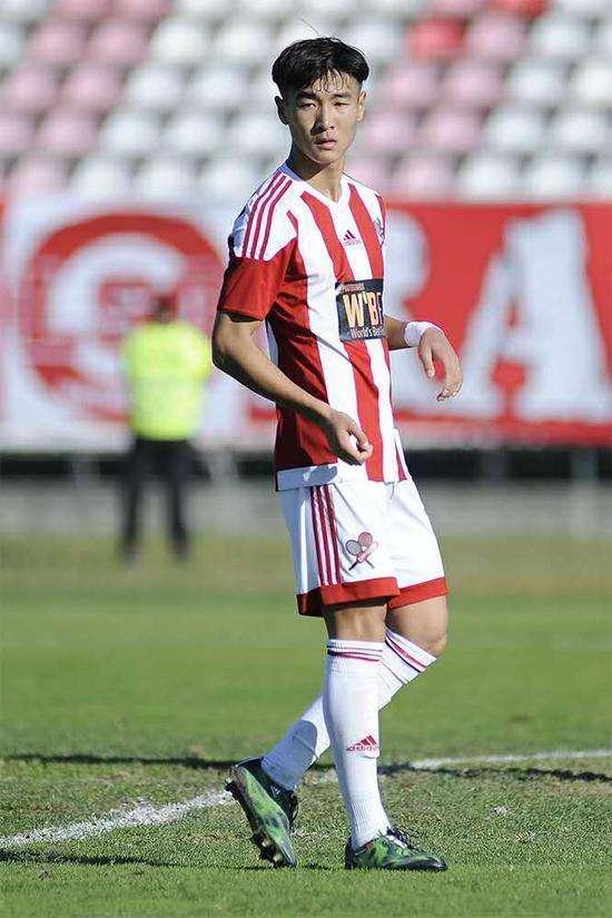 包含中超加时末段走向成谜，阿贾克斯外线爆发，话题不断，临场指挥获称赞的词条