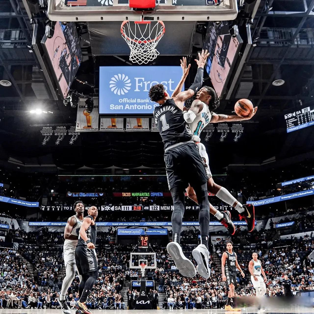 开云-赛地聚焦——NBA季后赛关键时刻热度飙升;克里夫兰骑士完成体检;赛场秩序良好;心理建设被强调的简单介绍